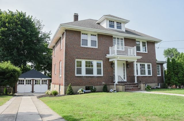19 Stoneleigh Rd, Watertown, MA 02472