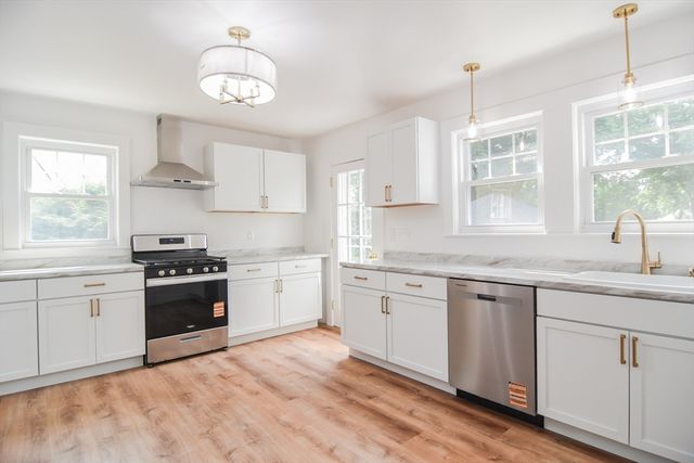 19 Stoneleigh Rd, Watertown, MA 02472