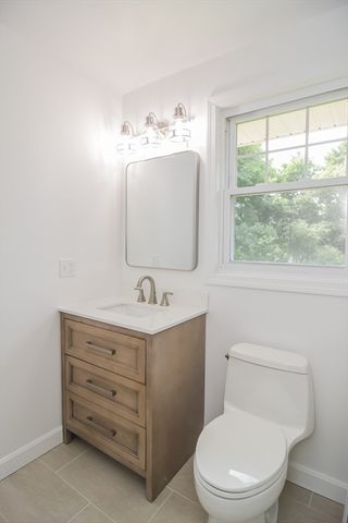 19 Stoneleigh Rd, Watertown, MA 02472