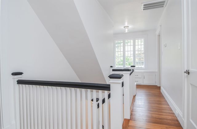 19 Stoneleigh Rd, Watertown, MA 02472