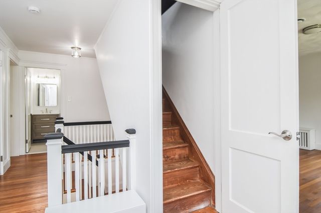 19 Stoneleigh Rd, Watertown, MA 02472