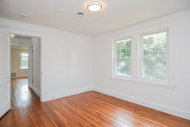 19 Stoneleigh Rd, Watertown, MA 02472