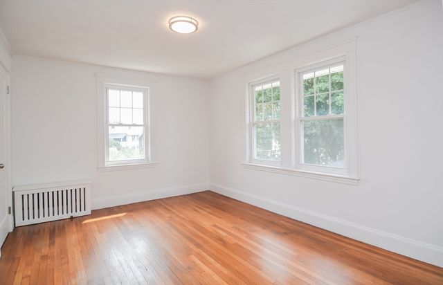 19 Stoneleigh Rd, Watertown, MA 02472