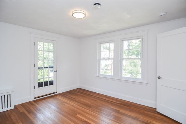 19 Stoneleigh Rd, Watertown, MA 02472