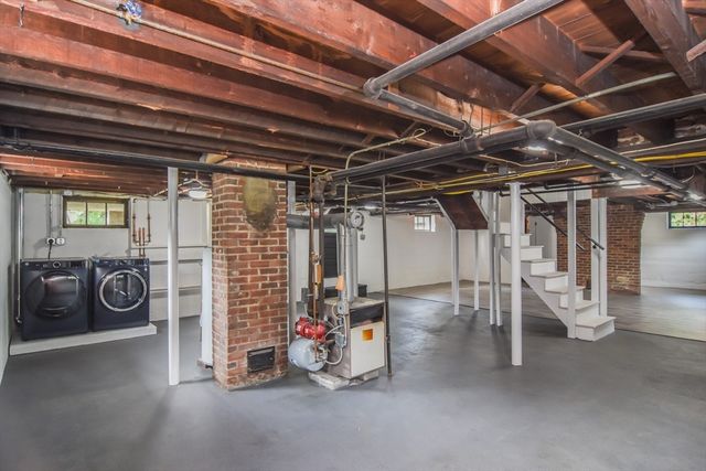 19 Stoneleigh Rd, Watertown, MA 02472