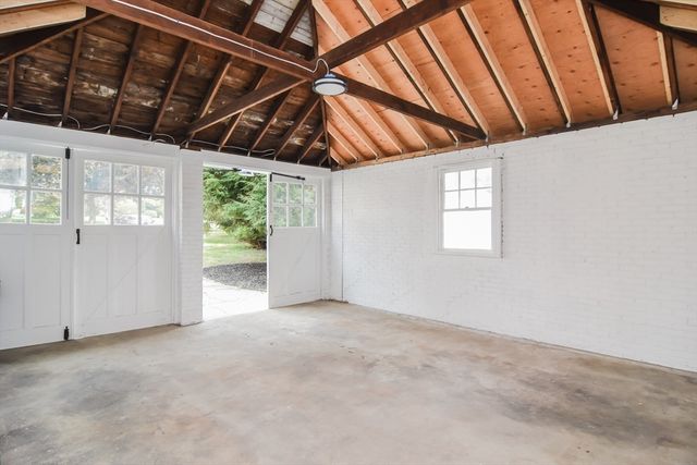 19 Stoneleigh Rd, Watertown, MA 02472