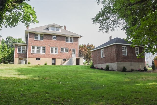 19 Stoneleigh Rd, Watertown, MA 02472