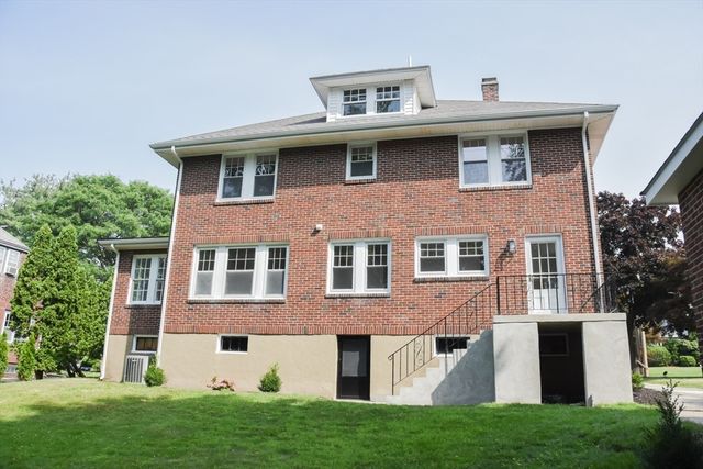 19 Stoneleigh Rd, Watertown, MA 02472