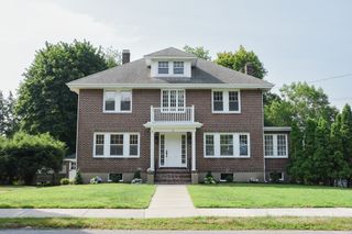 19 Stoneleigh Rd, Watertown, MA 02472
