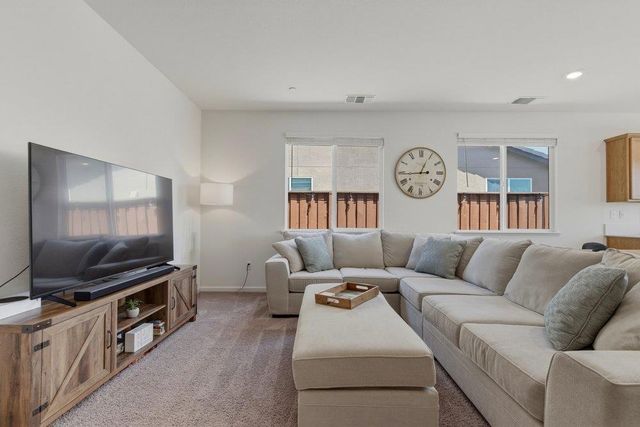 914 Fulton Way, Hollister, CA 95023