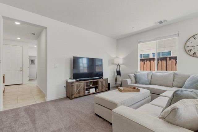914 Fulton Way, Hollister, CA 95023