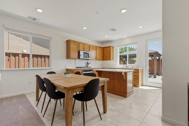 914 Fulton Way, Hollister, CA 95023