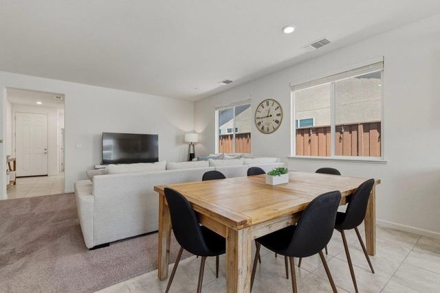 914 Fulton Way, Hollister, CA 95023