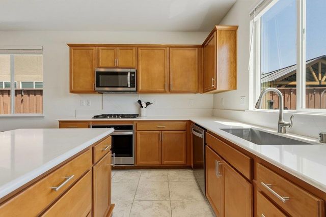 914 Fulton Way, Hollister, CA 95023