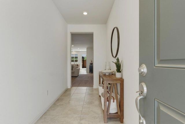 914 Fulton Way, Hollister, CA 95023