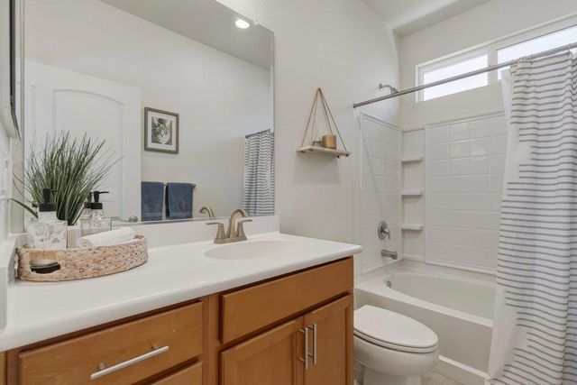 914 Fulton Way, Hollister, CA 95023