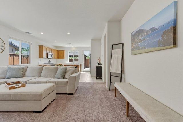 914 Fulton Way, Hollister, CA 95023