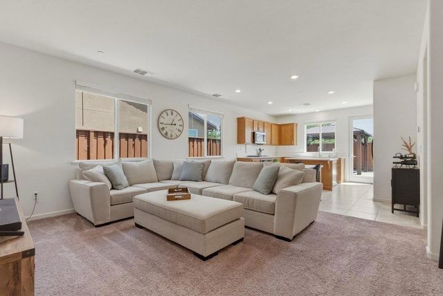 914 Fulton Way, Hollister, CA 95023