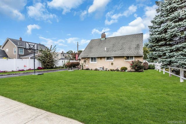 23 Summit Lane, Levittown, NY 11756