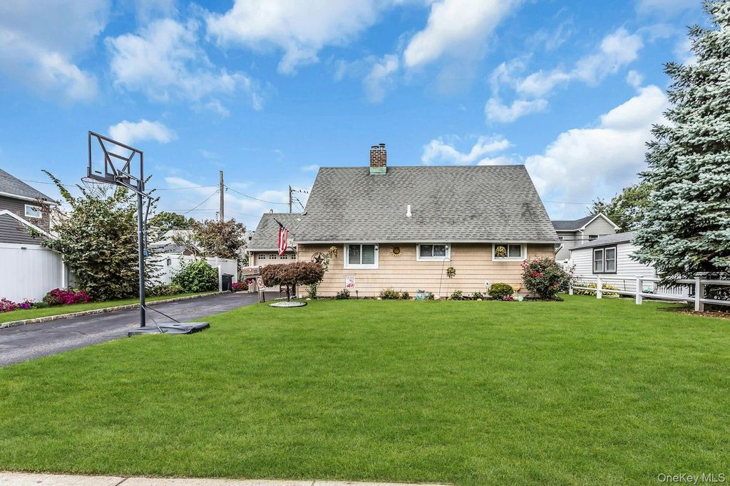 23 Summit Lane, Levittown, NY 11756