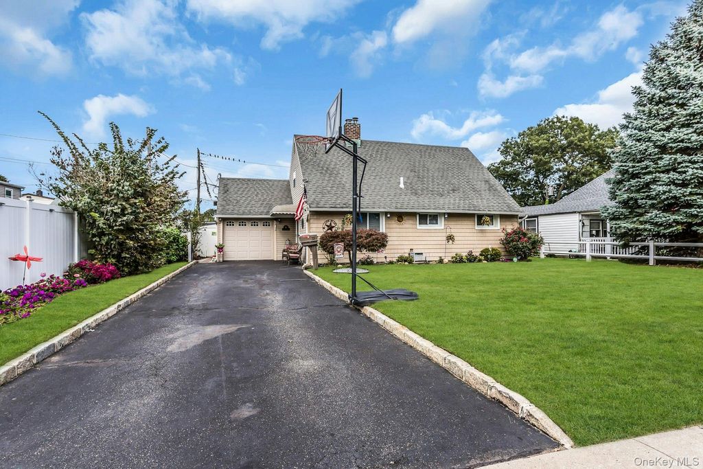 23 Summit Lane, Levittown, NY 11756 — photo 2