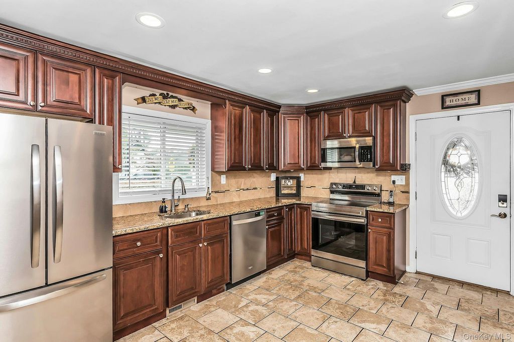 23 Summit Lane, Levittown, NY 11756 — photo 5