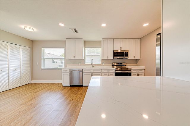 1618 COLONNADES CIRCLE N, Lakeland, FL 33811