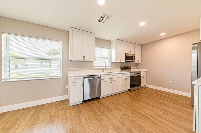 1618 COLONNADES CIRCLE N, Lakeland, FL 33811