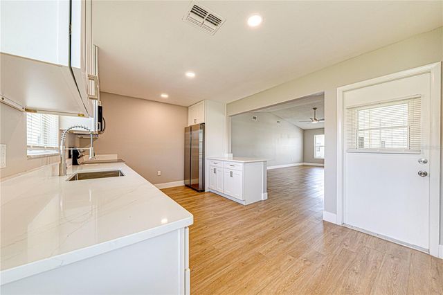 1618 COLONNADES CIRCLE N, Lakeland, FL 33811