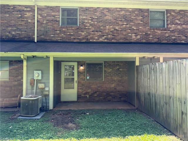 805 Brickwood Court, Winston-salem, NC 27127