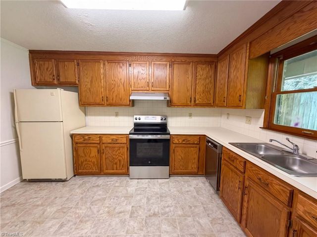 805 Brickwood Court, Winston-salem, NC 27127