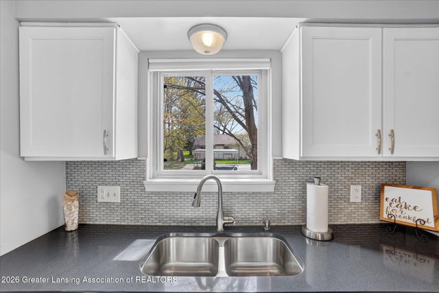 5966 Village Drive, Haslett, MI 48840