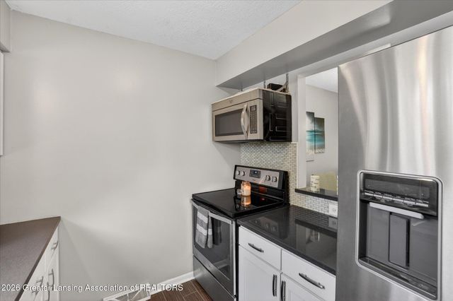 5966 Village Drive, Haslett, MI 48840