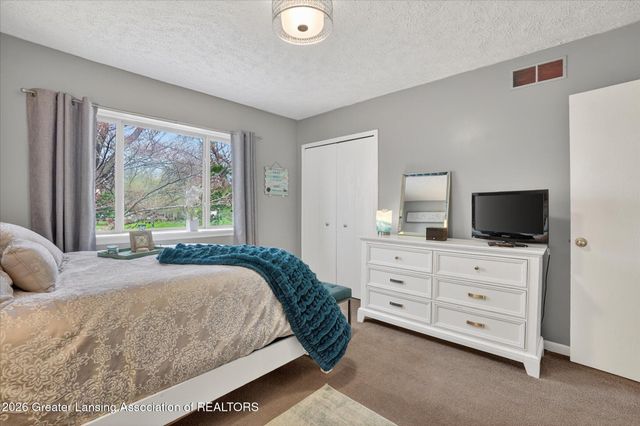 5966 Village Drive, Haslett, MI 48840