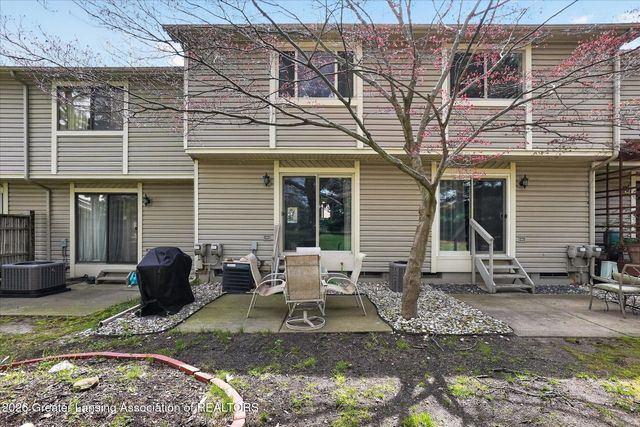 5966 Village Drive, Haslett, MI 48840