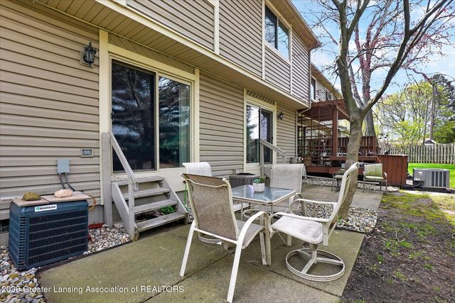 5966 Village Drive, Haslett, MI 48840