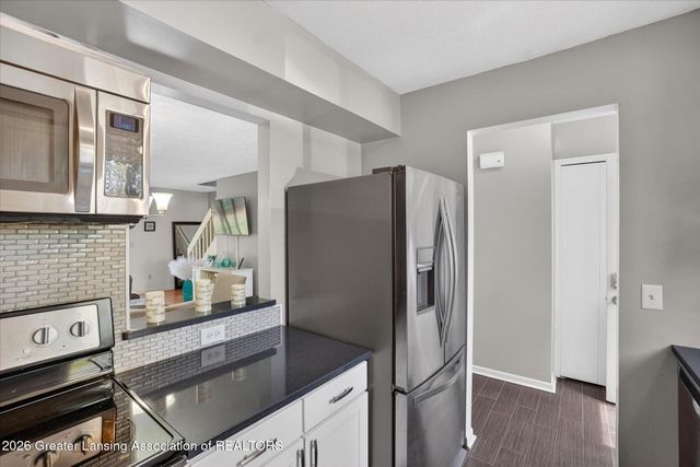 5966 Village Drive, Haslett, MI 48840