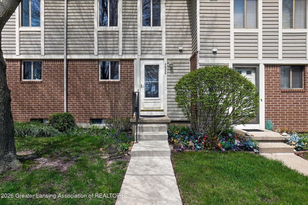 5966 Village Drive, Haslett, MI 48840