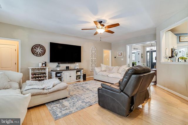 14855 KING CHARLES, Issue, MD 20645