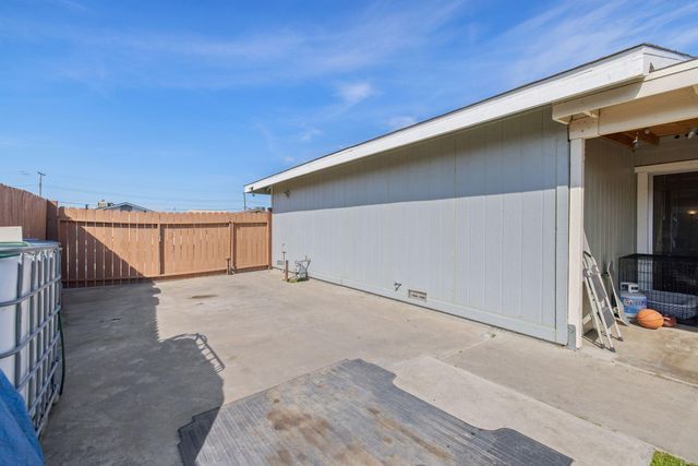 736 S Spruce Street, Tulare, CA 93274