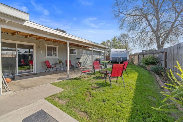 736 S Spruce Street, Tulare, CA 93274