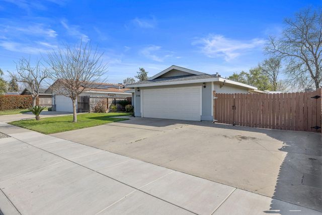 736 S Spruce Street, Tulare, CA 93274