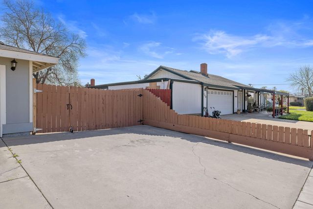 736 S Spruce Street, Tulare, CA 93274