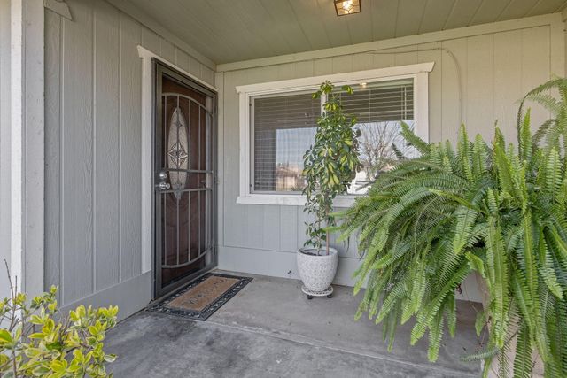 736 S Spruce Street, Tulare, CA 93274