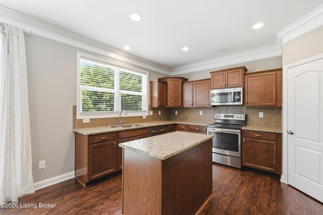 12506 Deer Lake Ln, Louisville, KY 40299