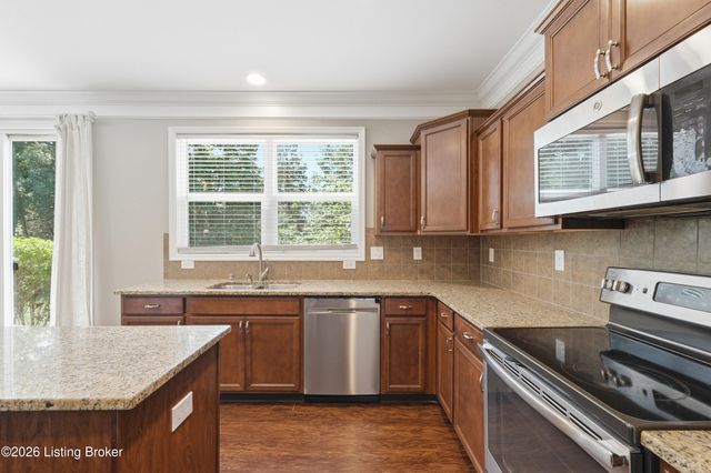 12506 Deer Lake Ln, Louisville, KY 40299