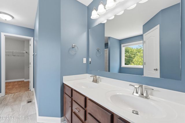 12506 Deer Lake Ln, Louisville, KY 40299