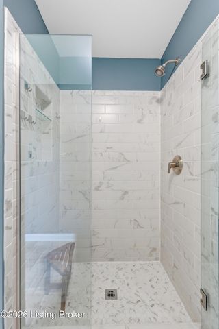 12506 Deer Lake Ln, Louisville, KY 40299