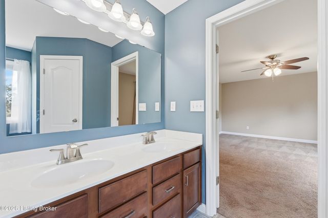12506 Deer Lake Ln, Louisville, KY 40299