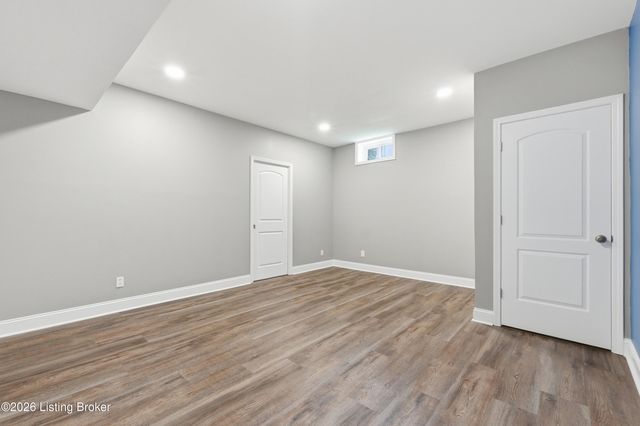 12506 Deer Lake Ln, Louisville, KY 40299